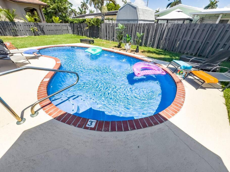 Amazing W Heated Pool 8 Mins To The *