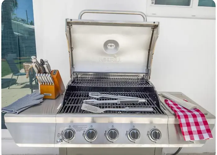 Amazing Home W Heated Pool 8 Mins To The Beach